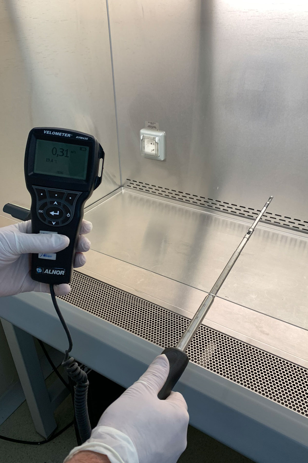 Midiento caudal de aire con anemometro